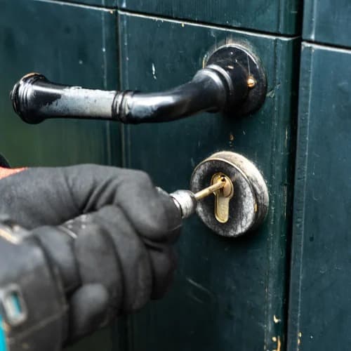 Kosten van een slotenmaker in het weekend en bij spoedinterventies